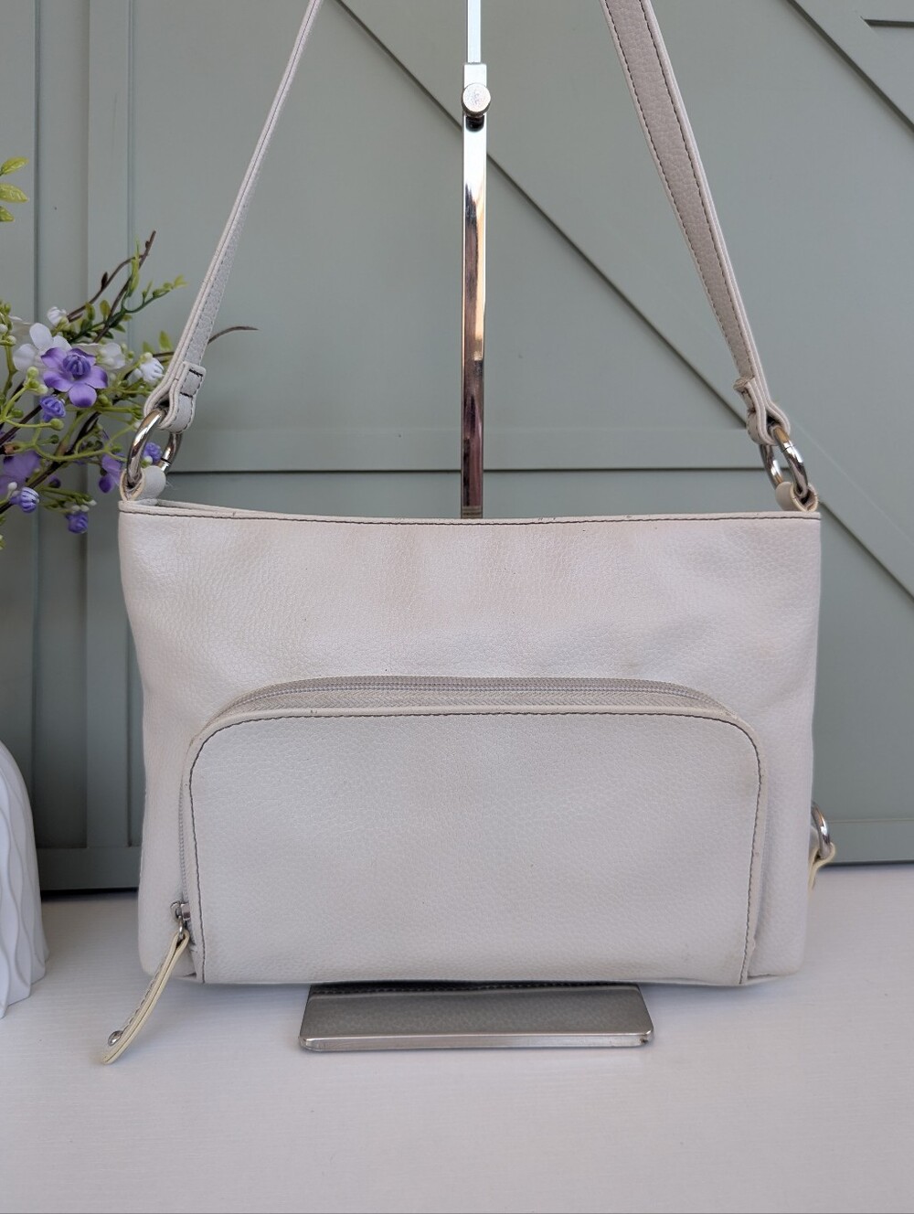 Tignanello Pale Beige Leather Shoulder Bag with Front Zip Pocket - Picture 2 of 13